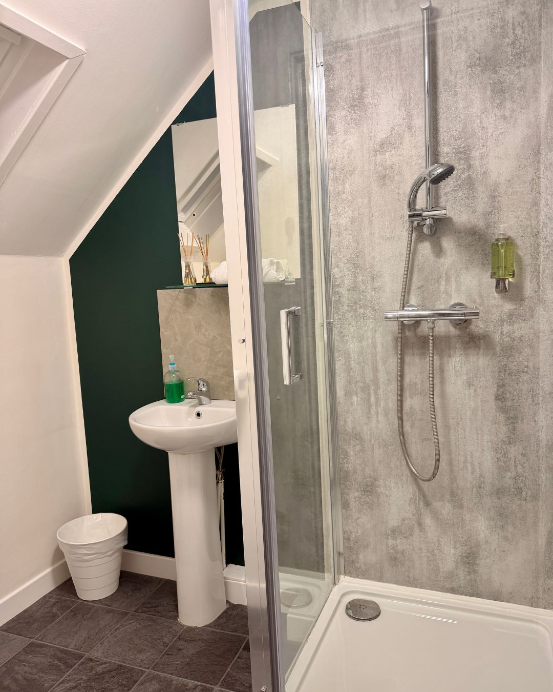 En-suite bathroom in a Norton guest room.